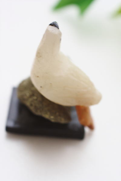 カルセドニー白い鳥　天然石