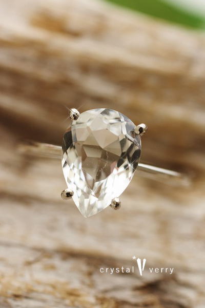 水晶　雫型　パワーストーン　天然石　ホワイトゴールド　リング　指輪