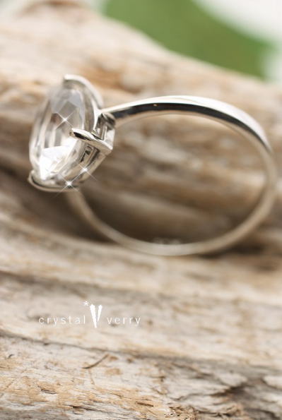 水晶　雫型　パワーストーン　天然石　ホワイトゴールド　リング　指輪